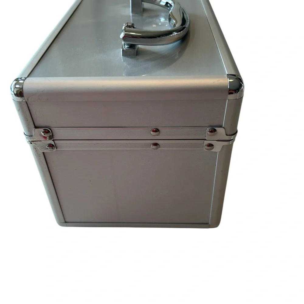 Aluminum makeup artist box